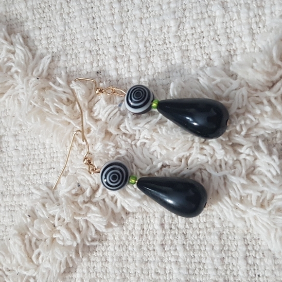 Patch & Roam Upcycled glass Psychadelic swirl black tear drop dangle earrings - Picture 1 of 2